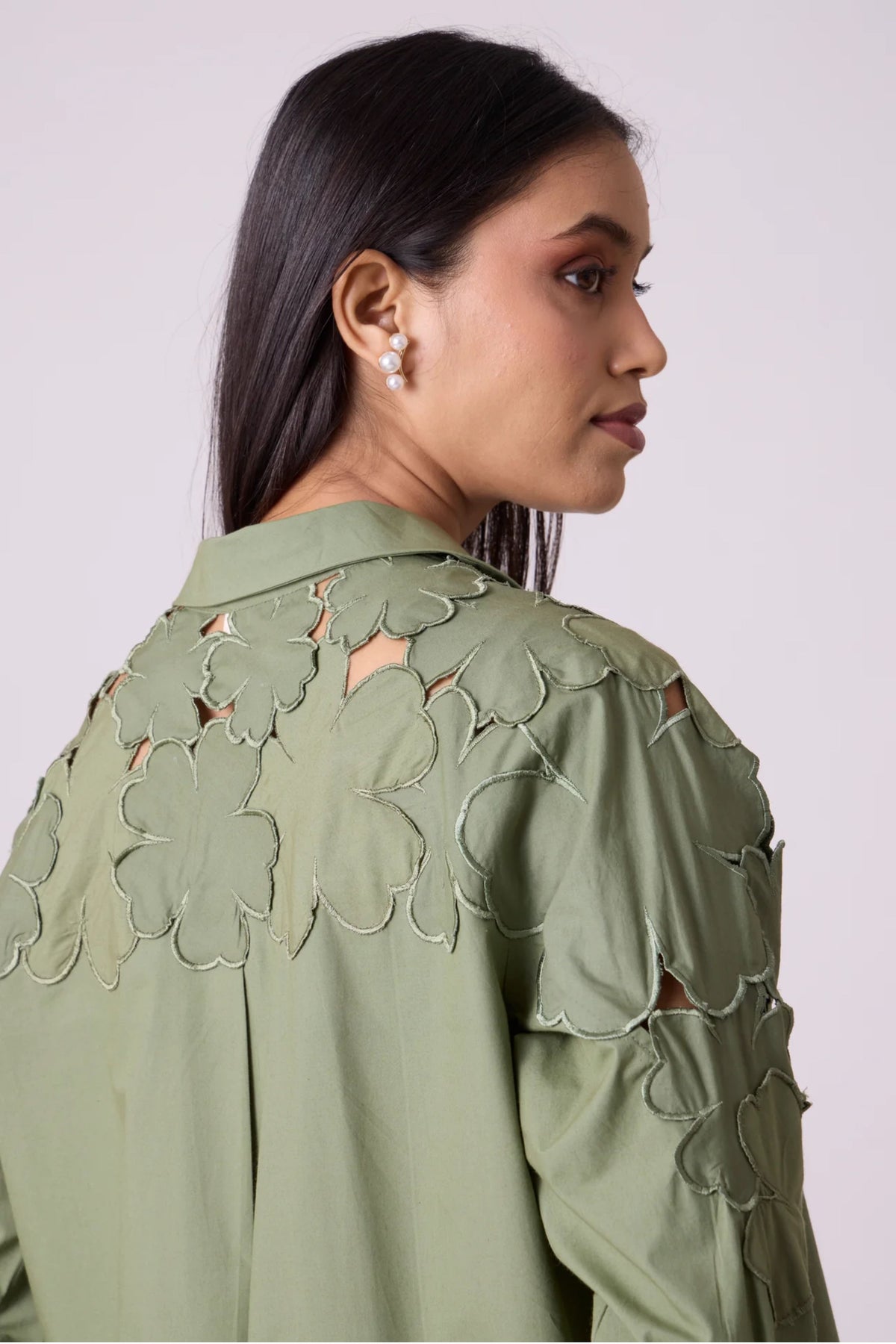 Amaryllis Applique Vine Green Shirt