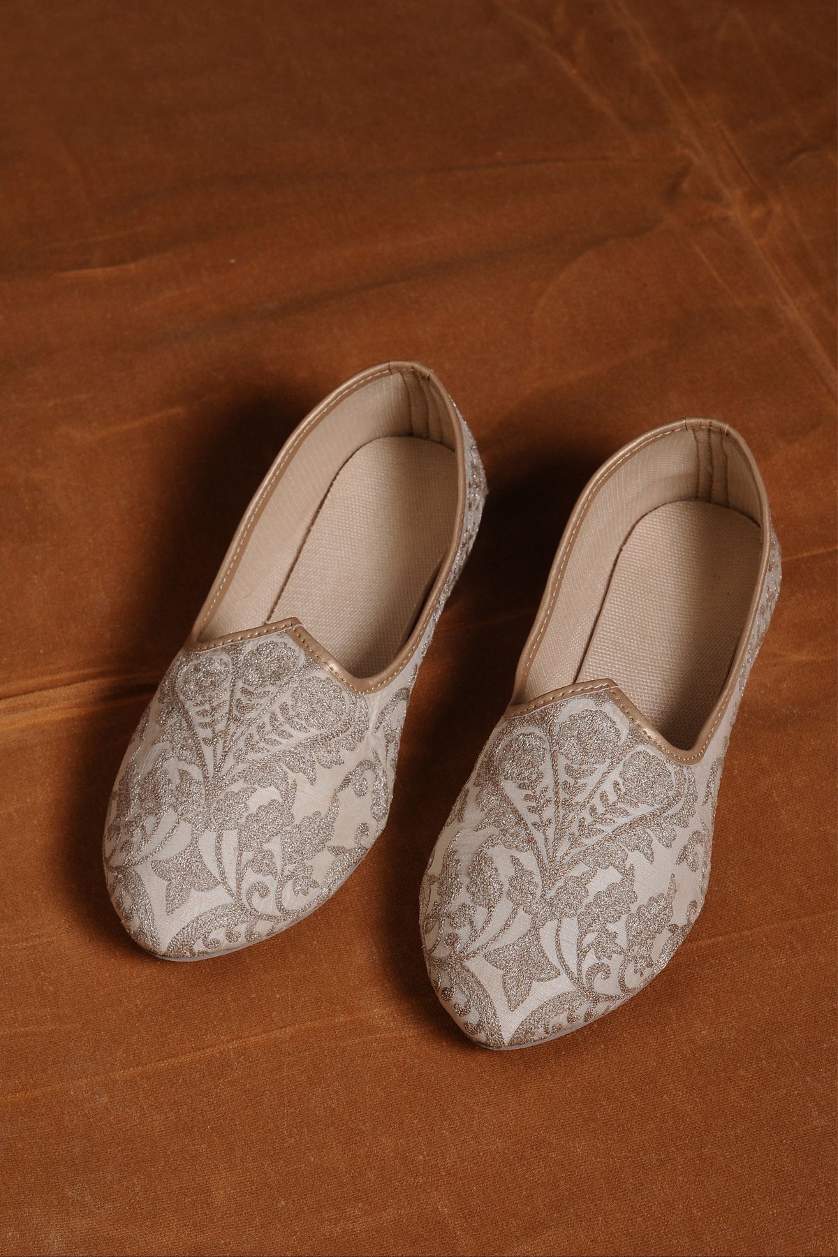 Beige Embroidered Jooti