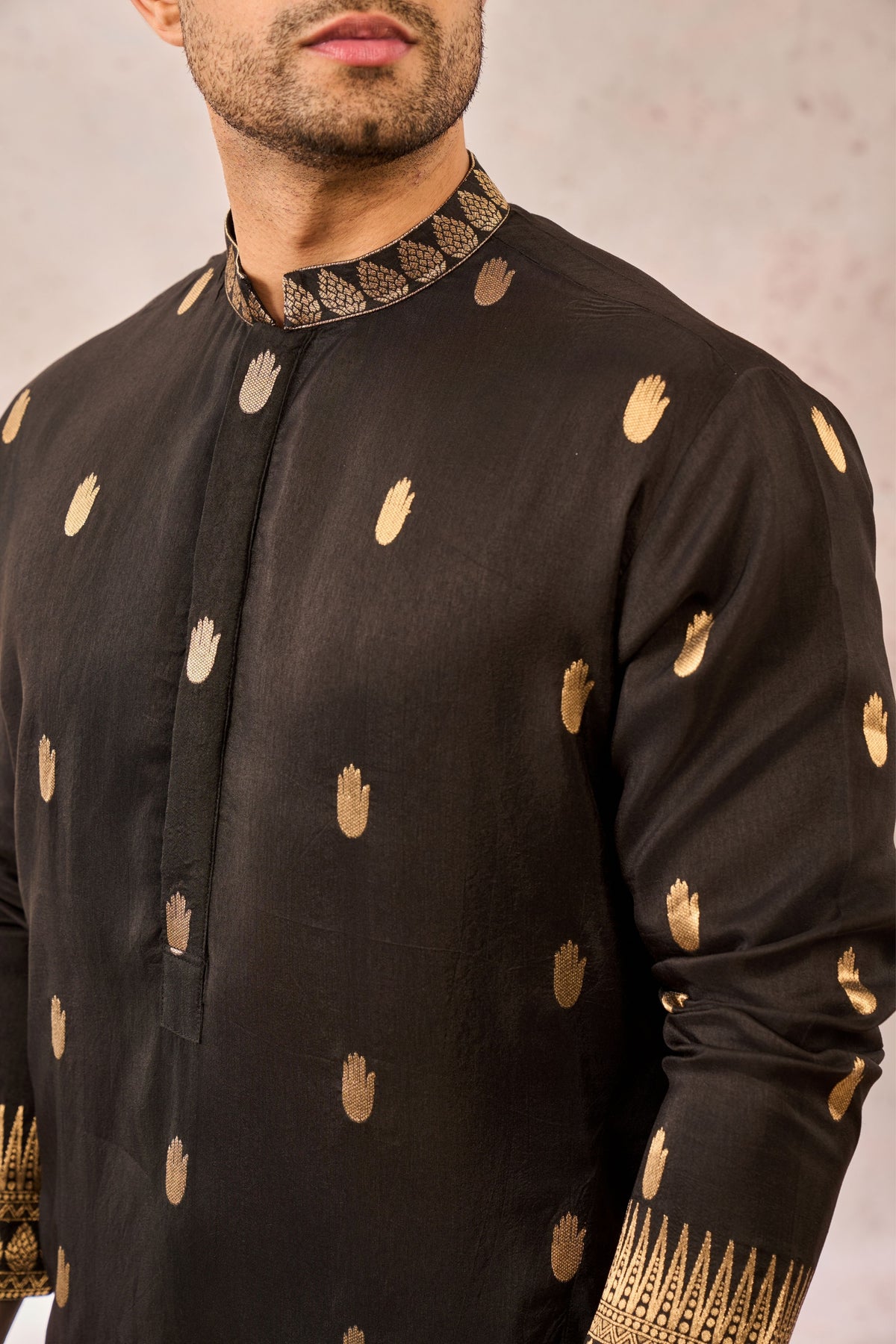 Black Haaath Phool Kurta