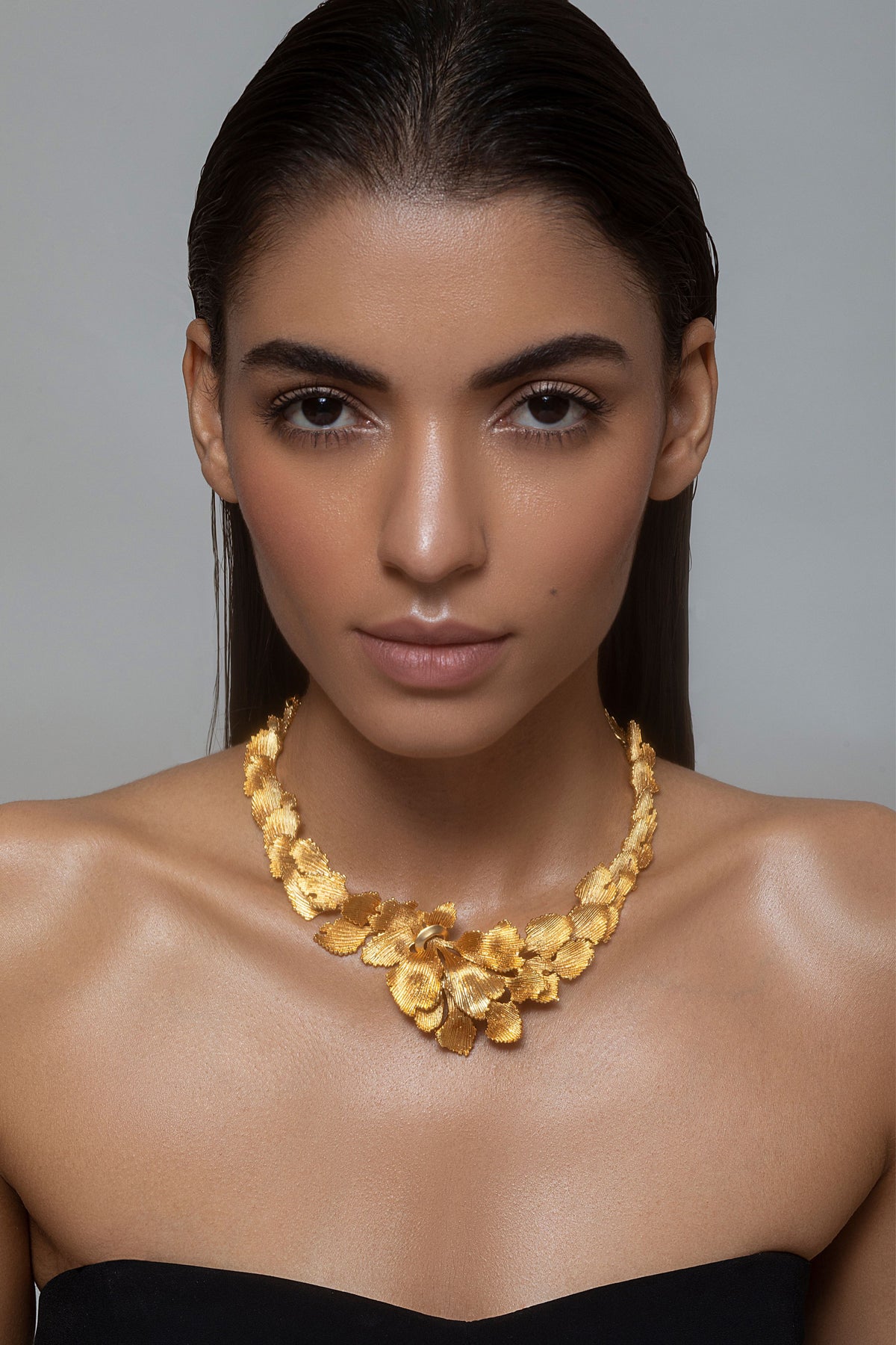 Matte gold floresco necklace