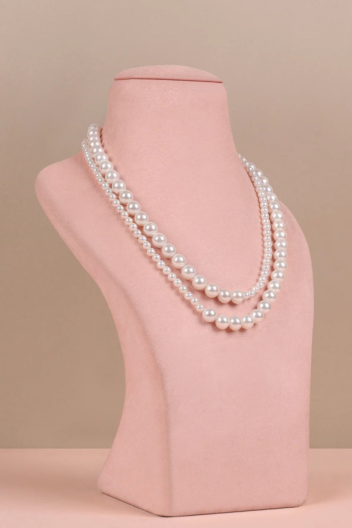 Side Graded White Necklace