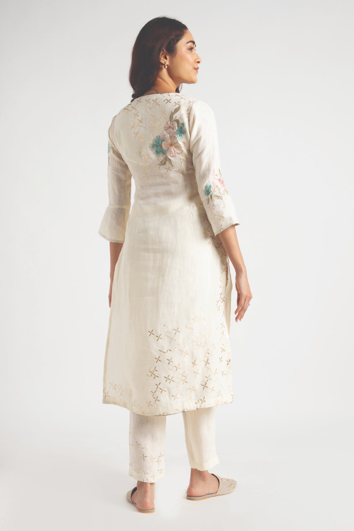 Off White Corsage Kurta Set