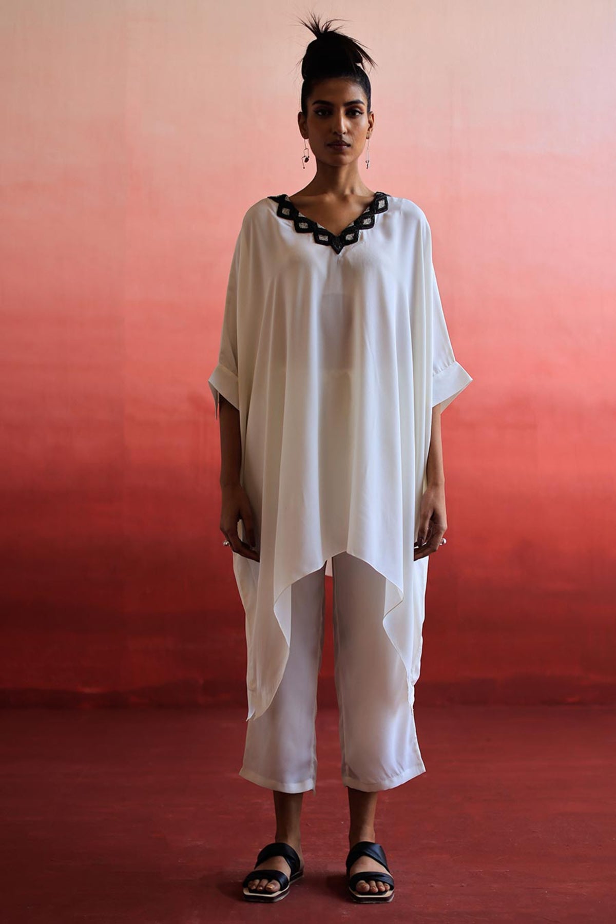 White V Embroidered Short Kaftan Set