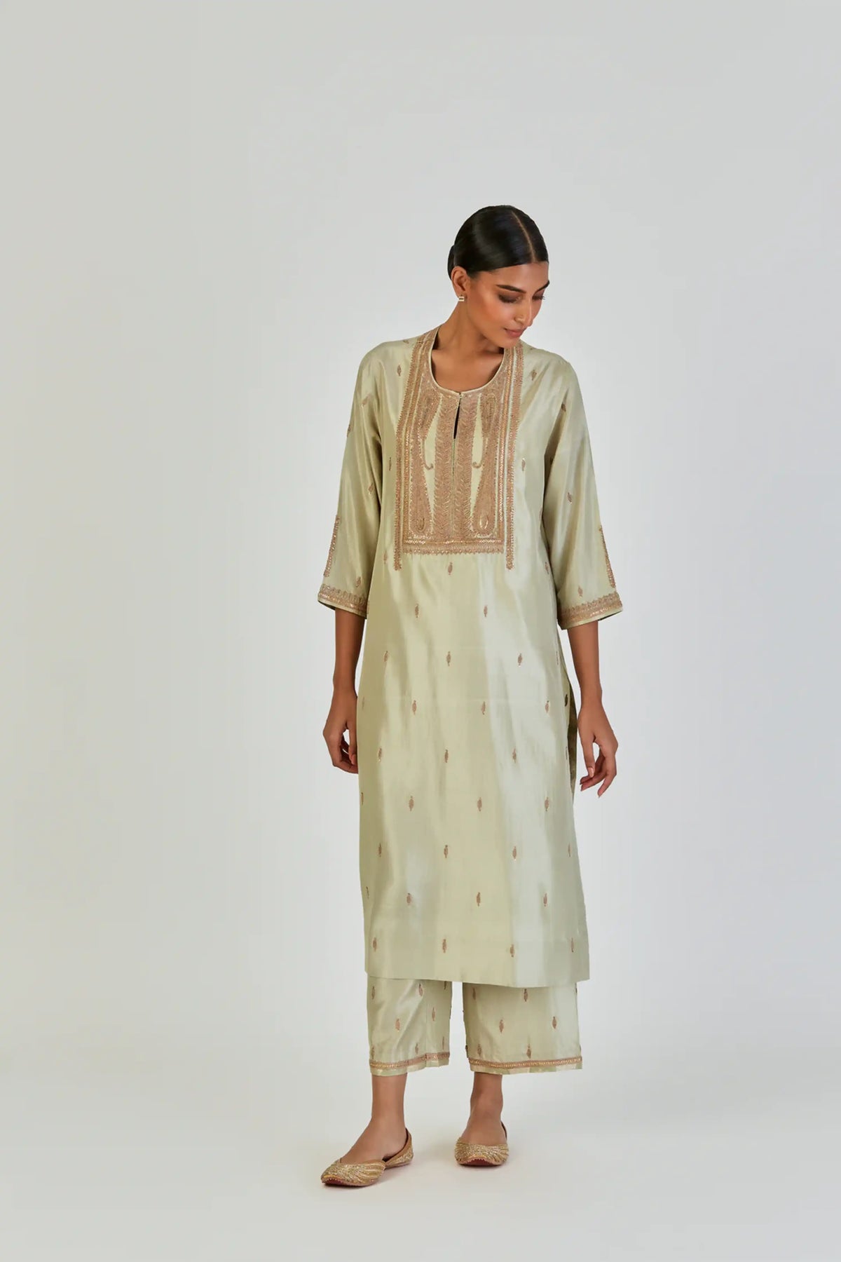 Shrisha Kurta And Pant