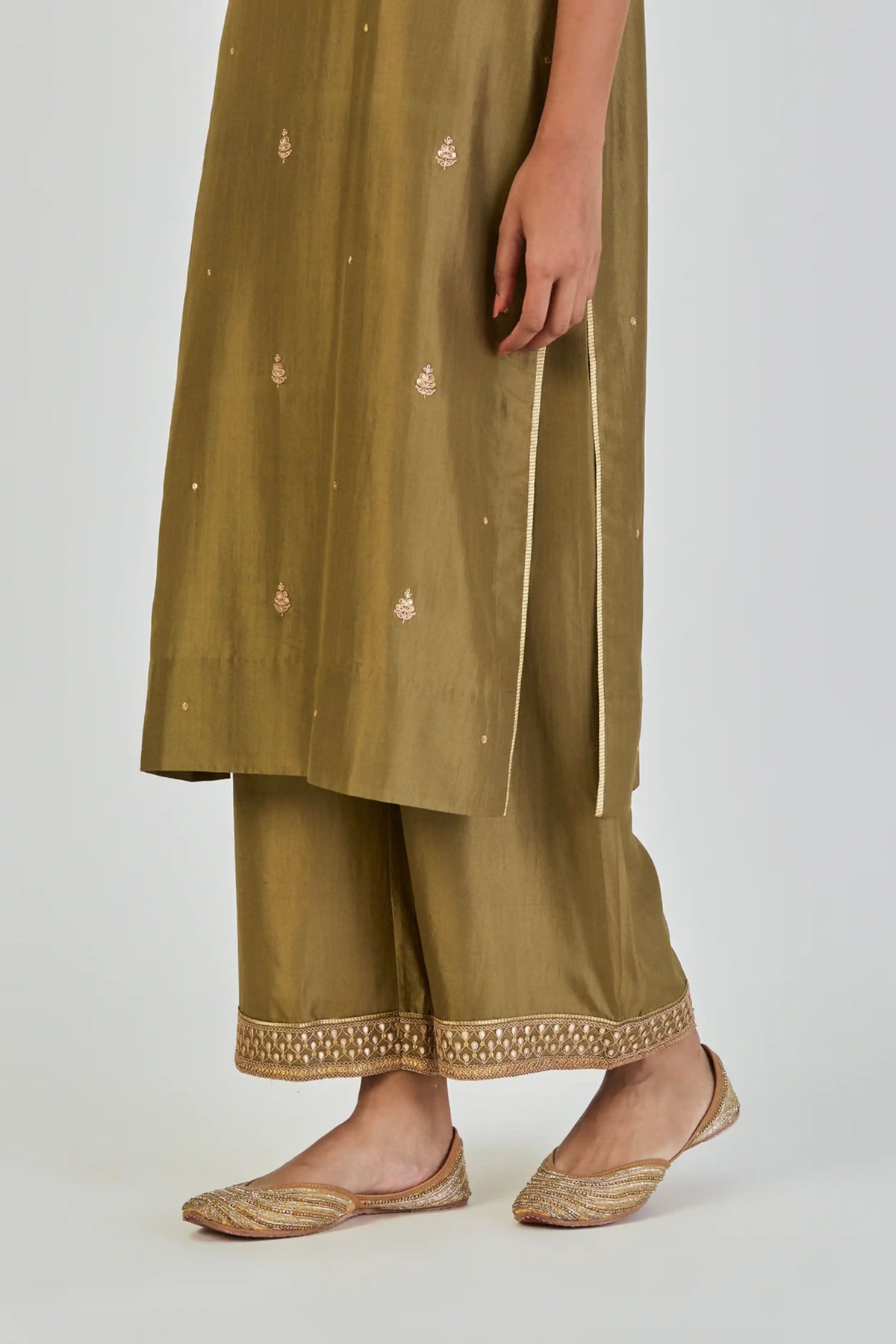 Nida Kurta And Pant