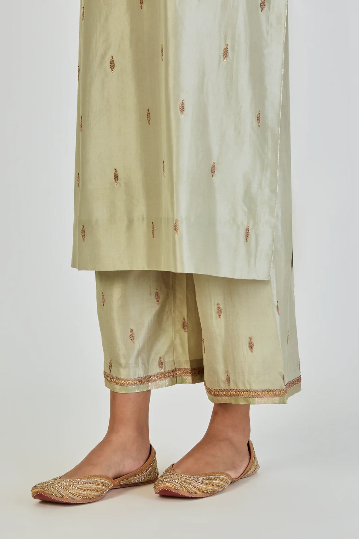 Shrisha Kurta And Pant