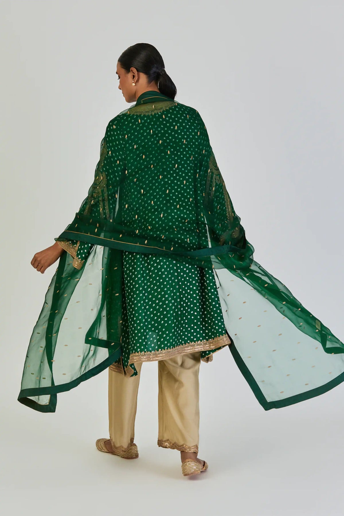 Divya Dupatta