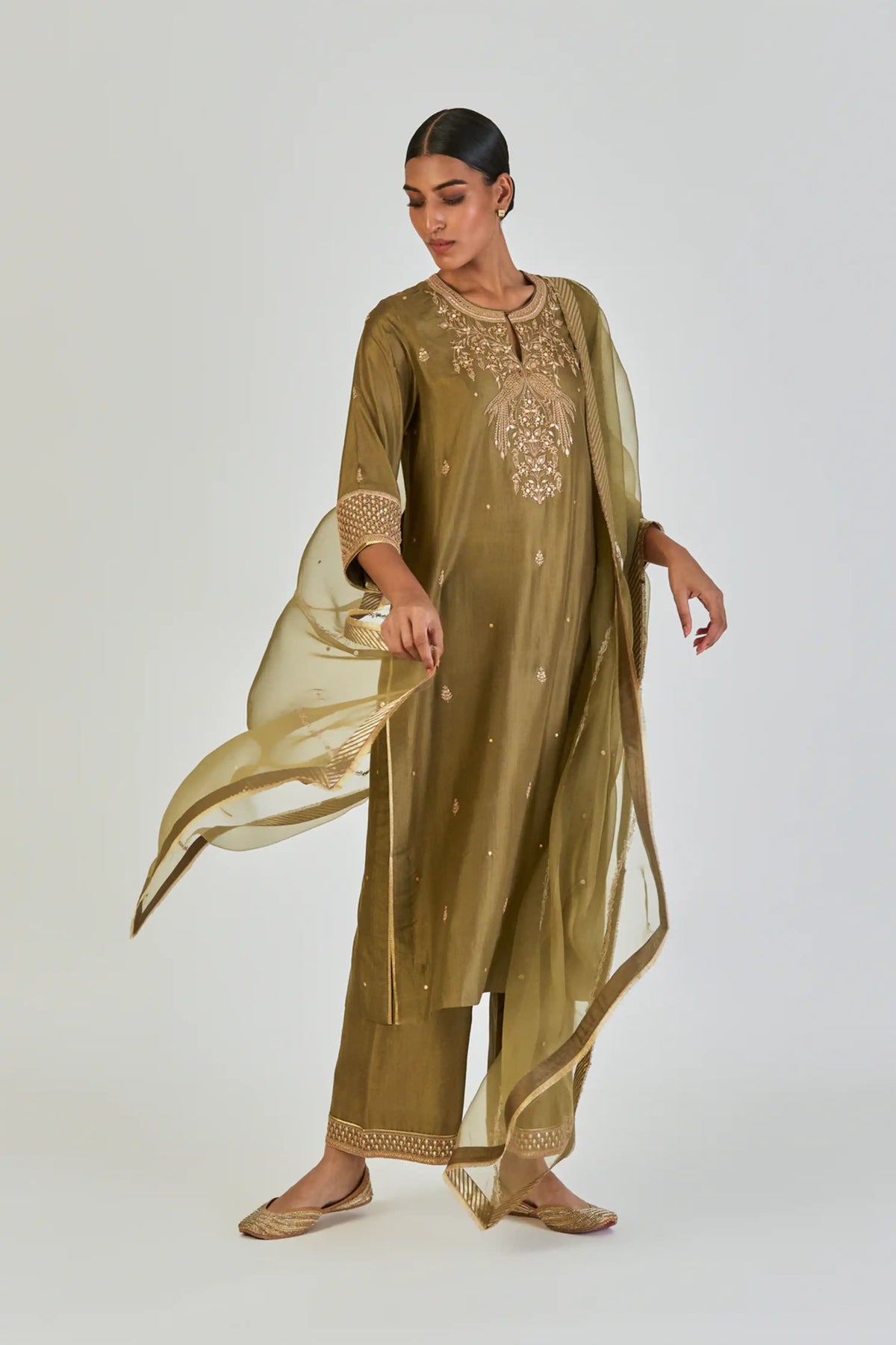 Nida Kurta And Pant