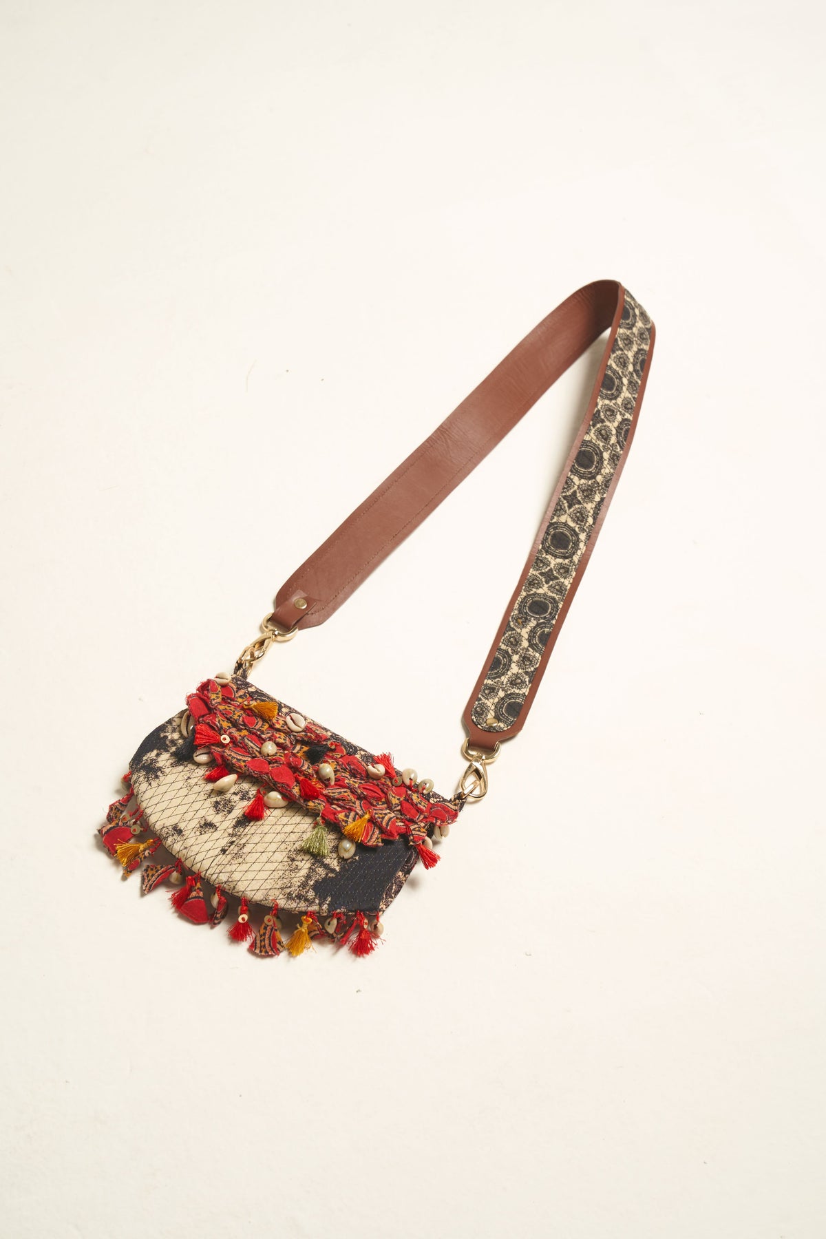 Bagh sling bag