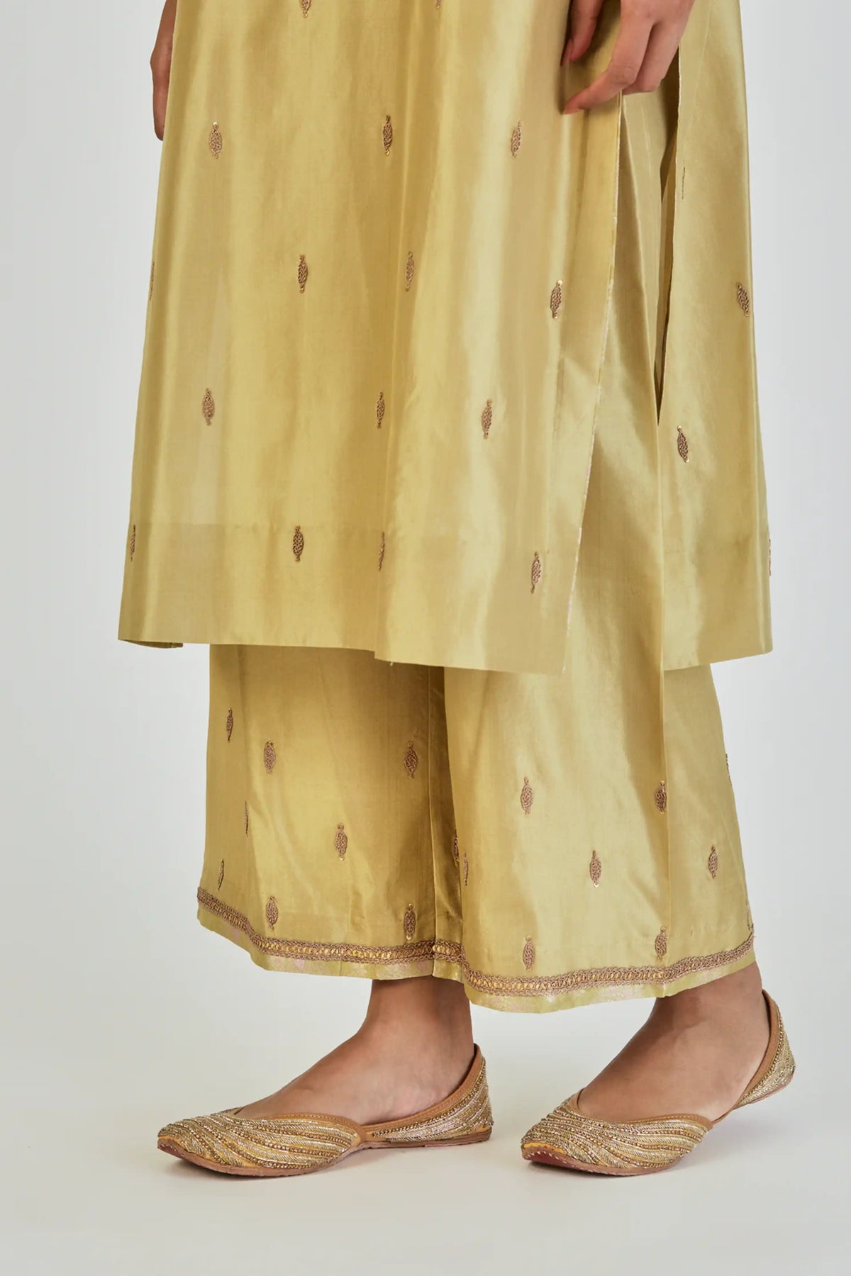 Shrisha Kurta And Pant