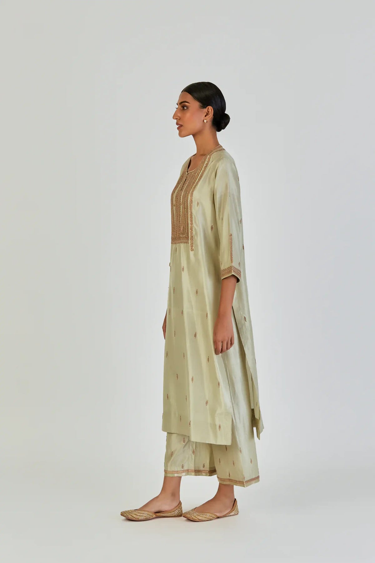 Shrisha Kurta And Pant