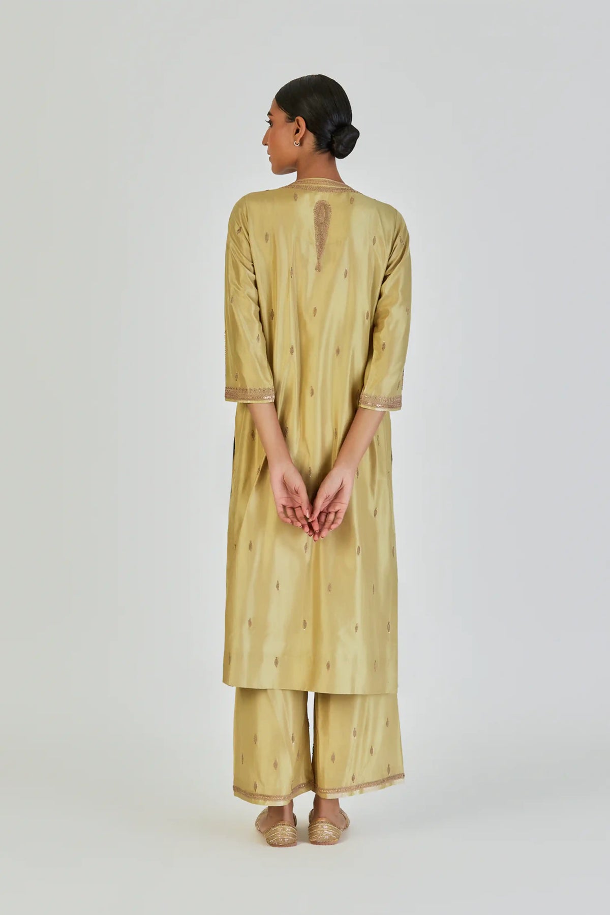 Shrisha Kurta And Pant