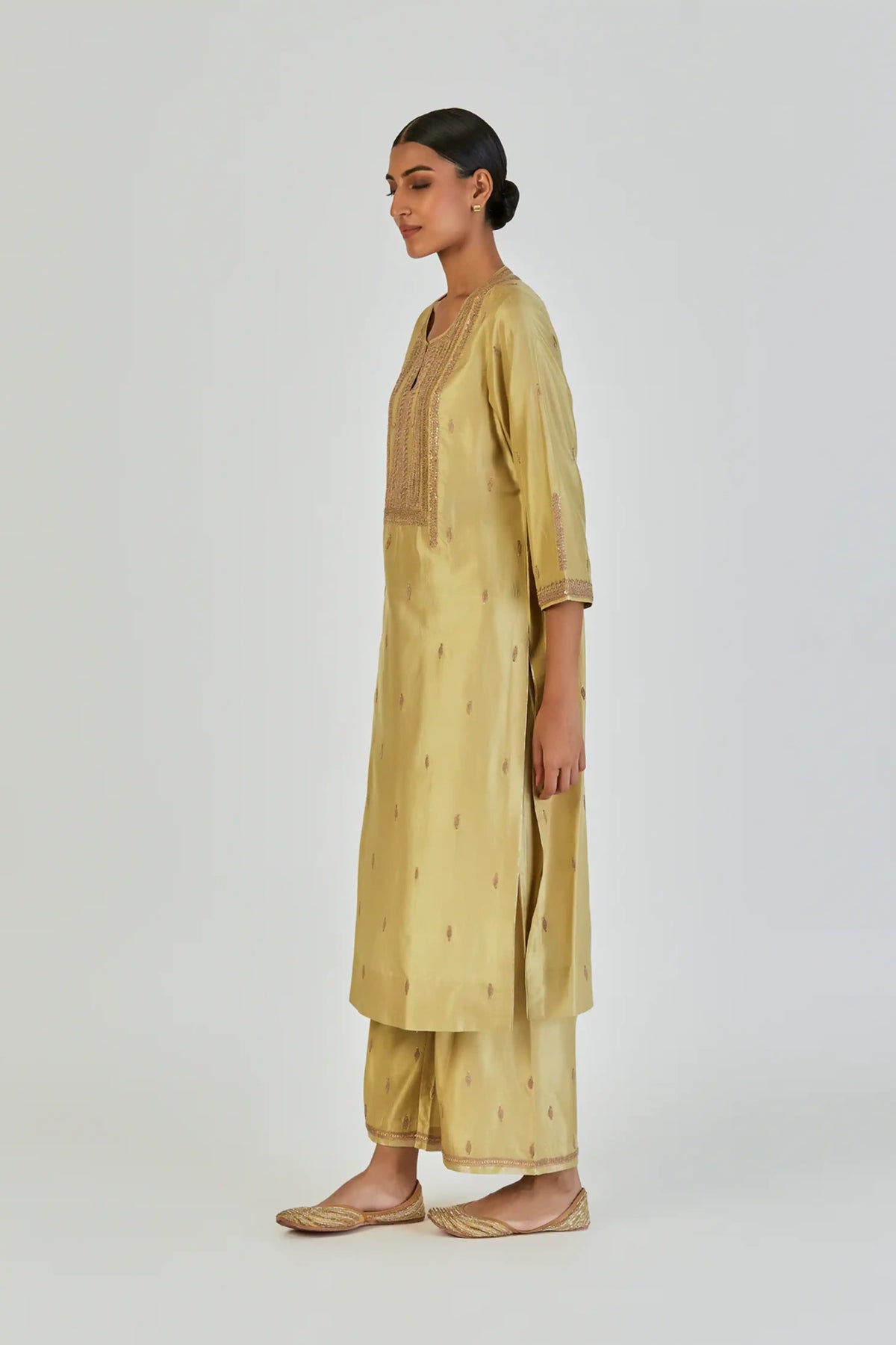 Shrisha Kurta And Pant