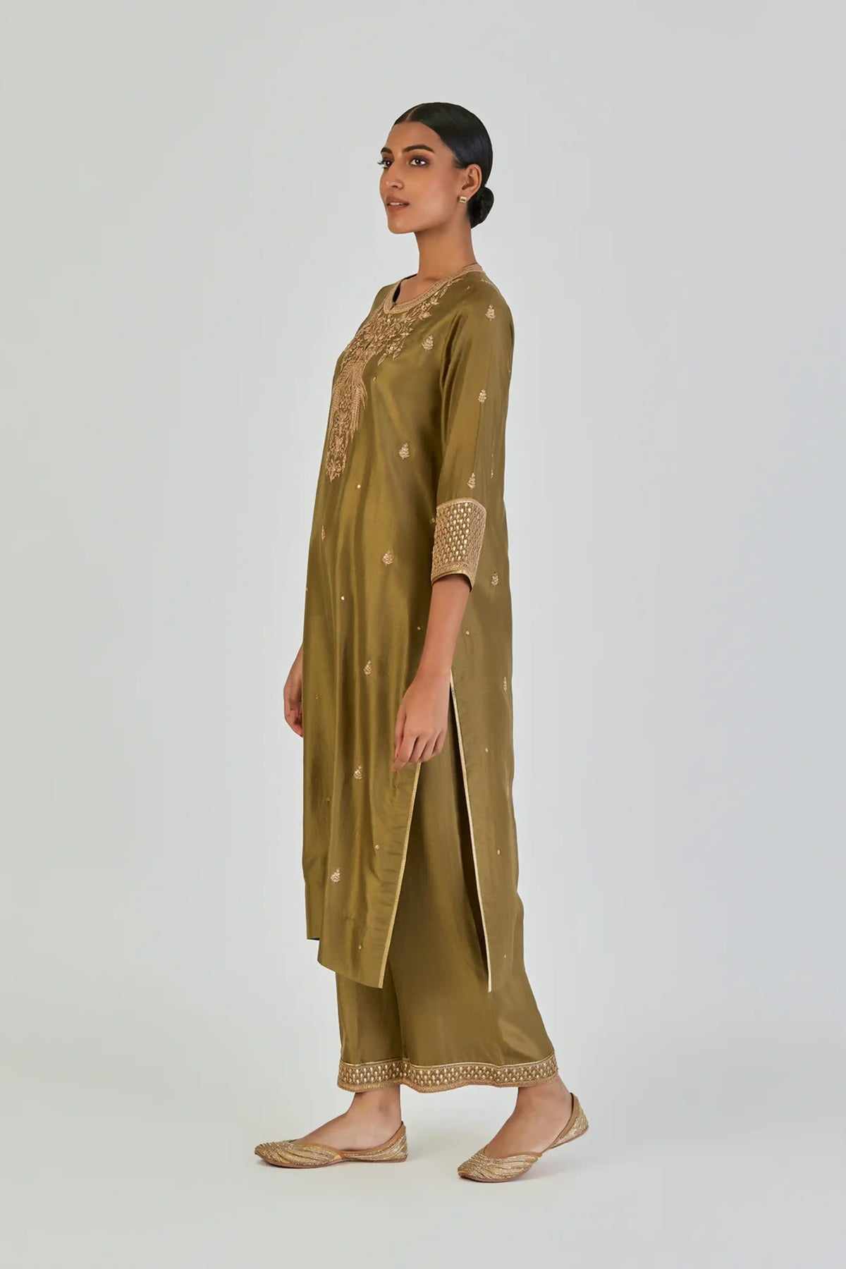 Nida Kurta And Pant