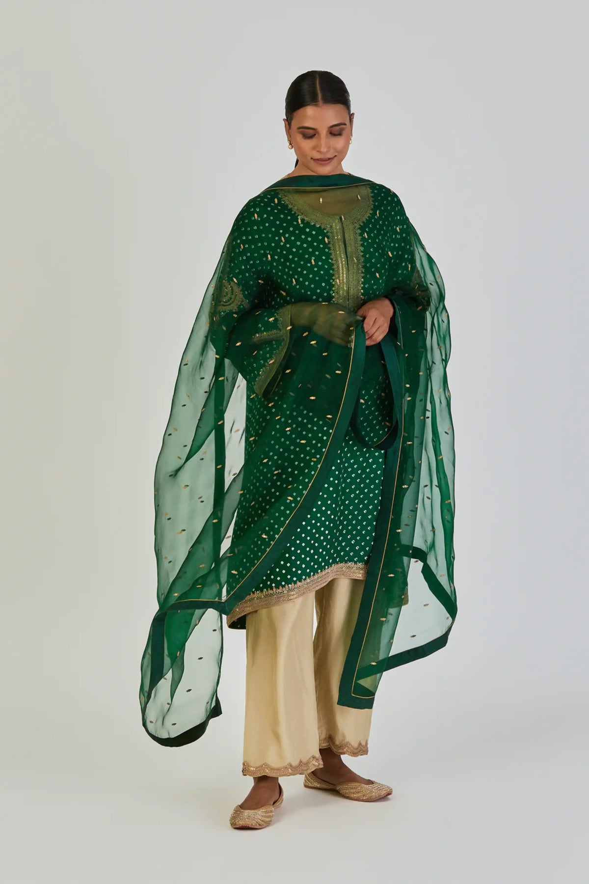 Divya Dupatta