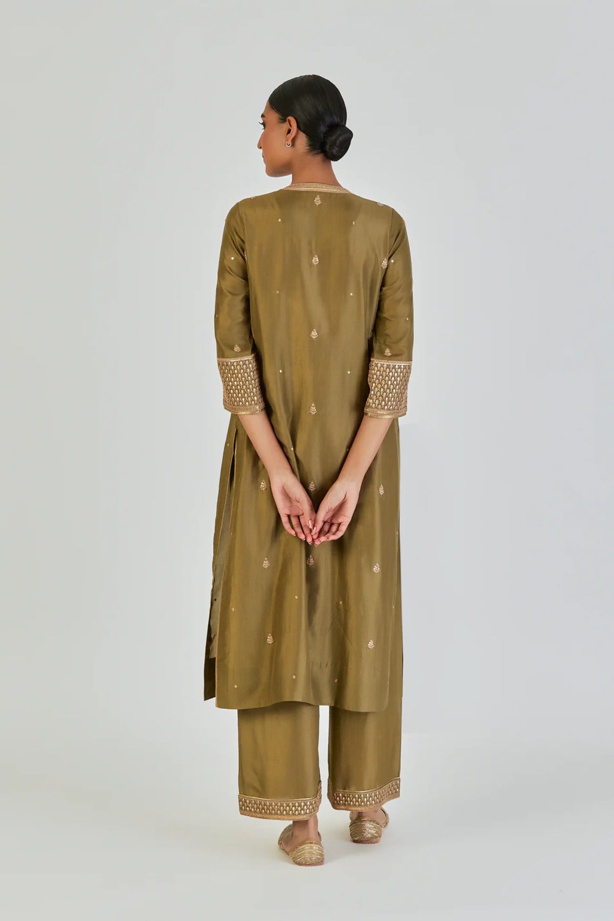 Nida Kurta And Pant