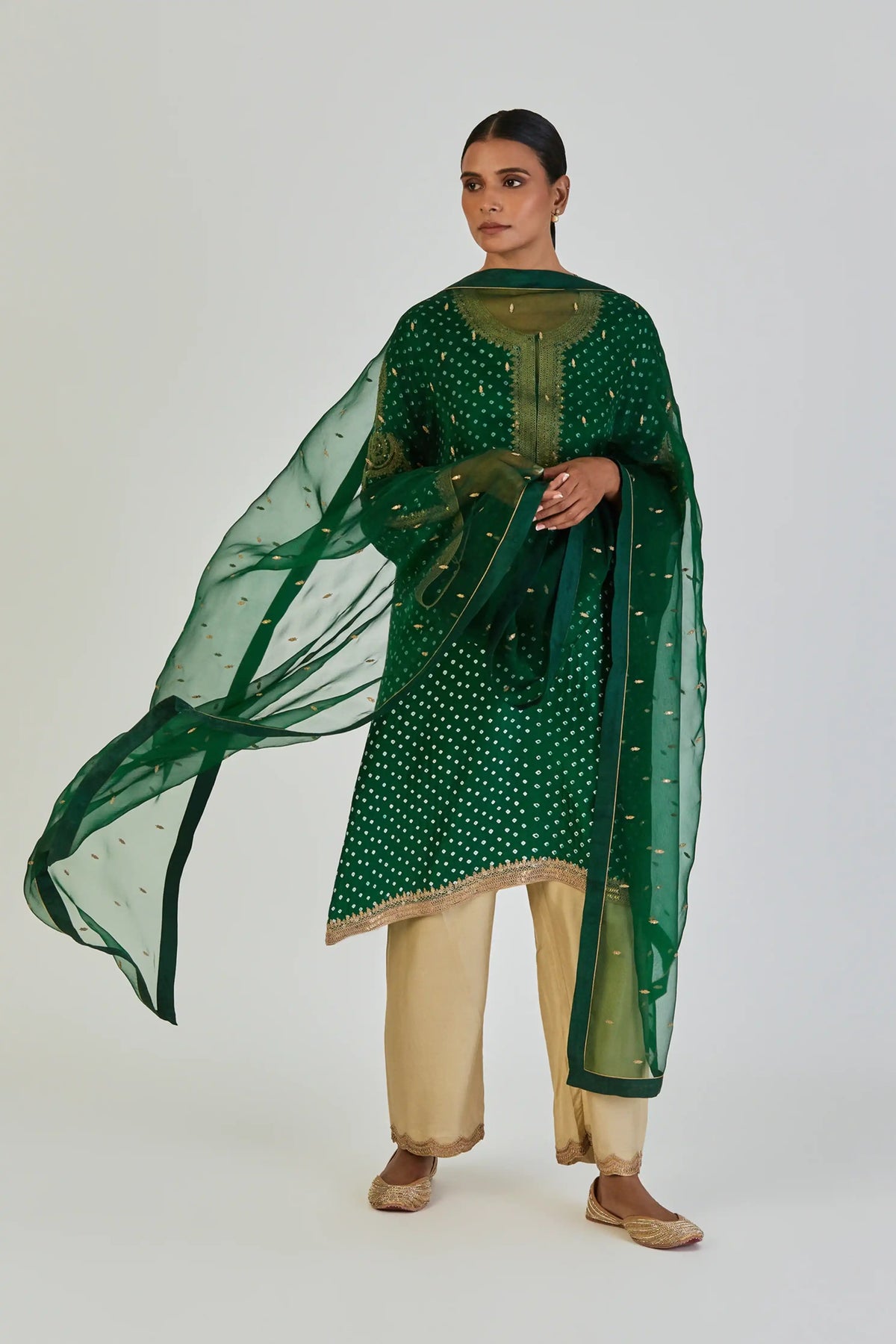 Divya Dupatta