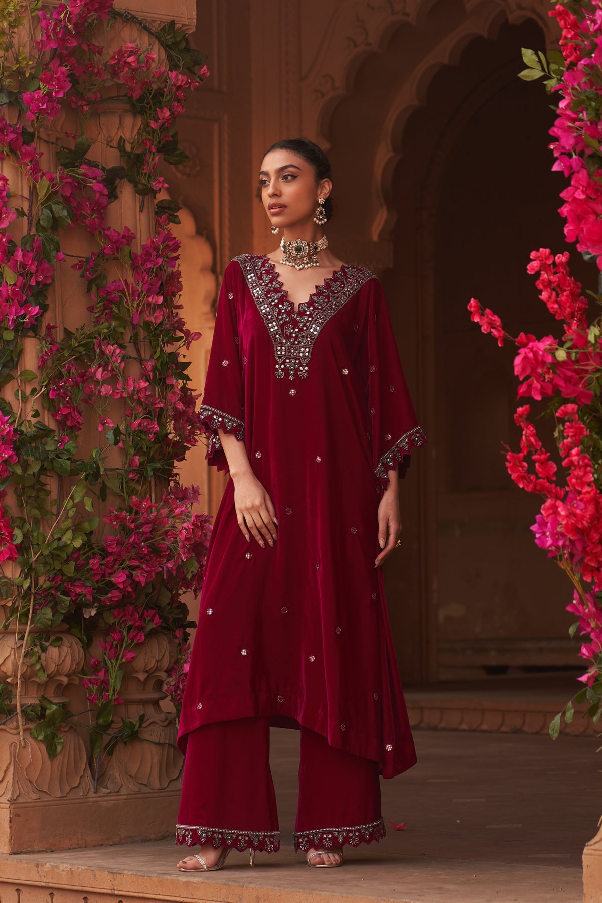 Gehra Gulabi Makhmali Kaftan Set