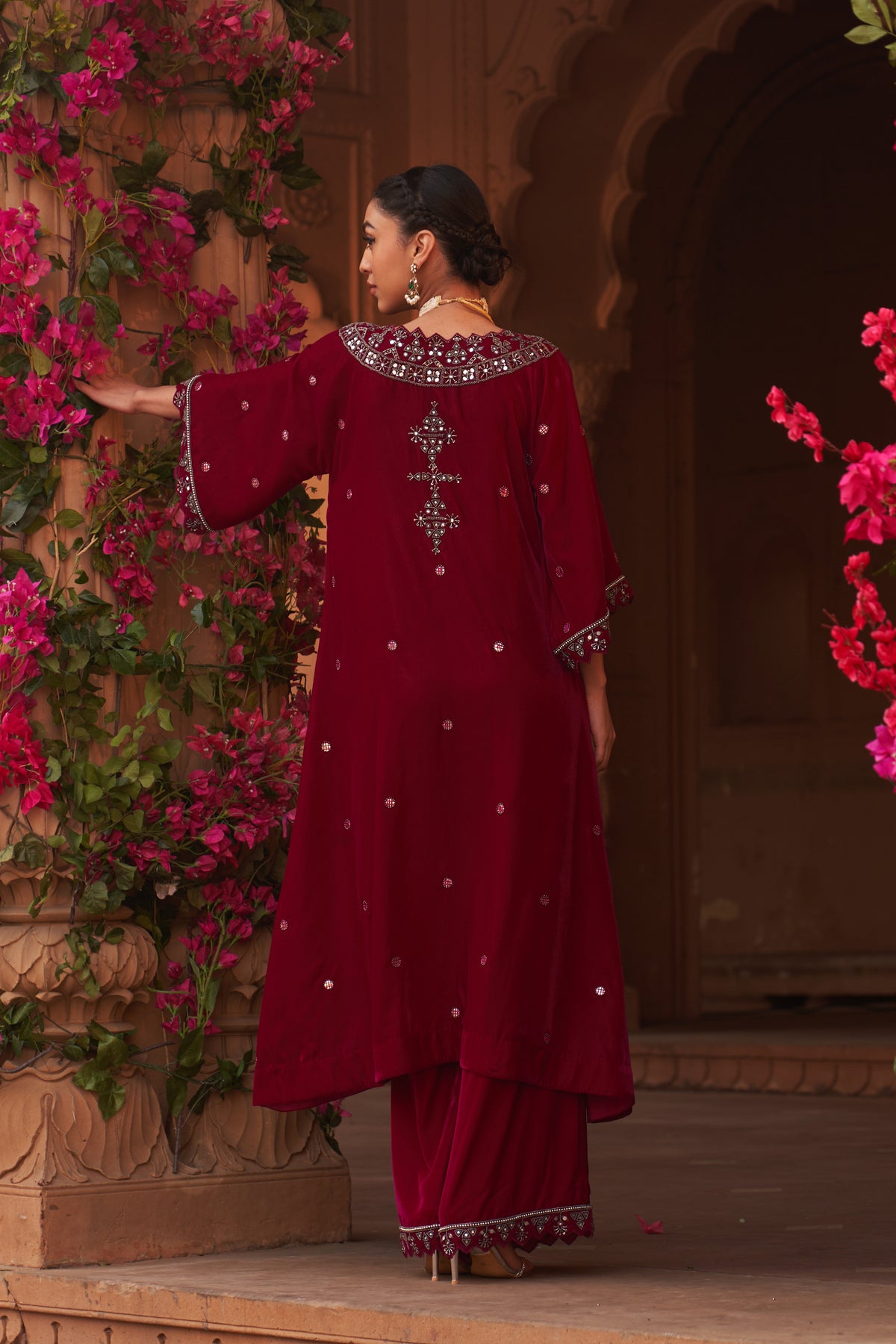 Gehra Gulabi Makhmali Kaftan Set