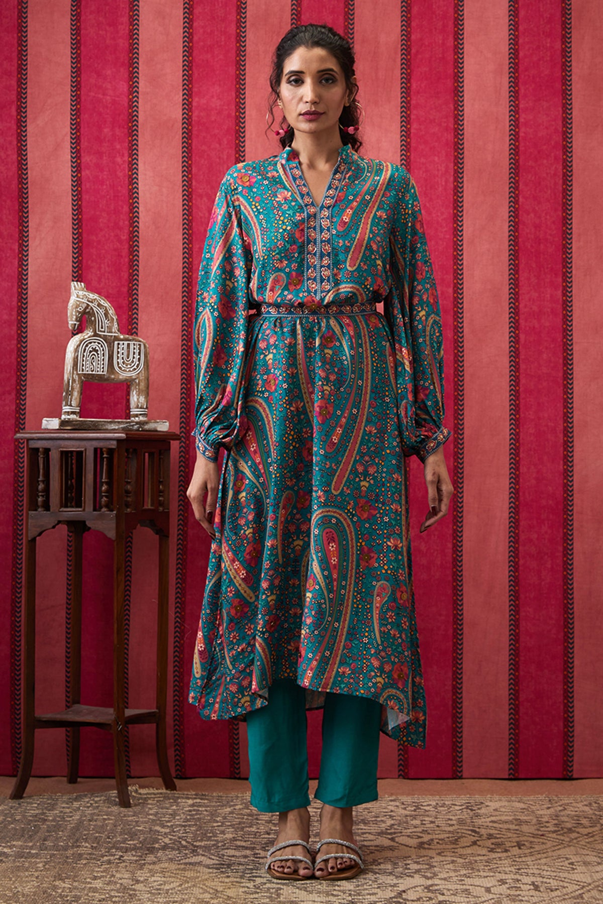 Qala Embroidered Kurta Set With Belt