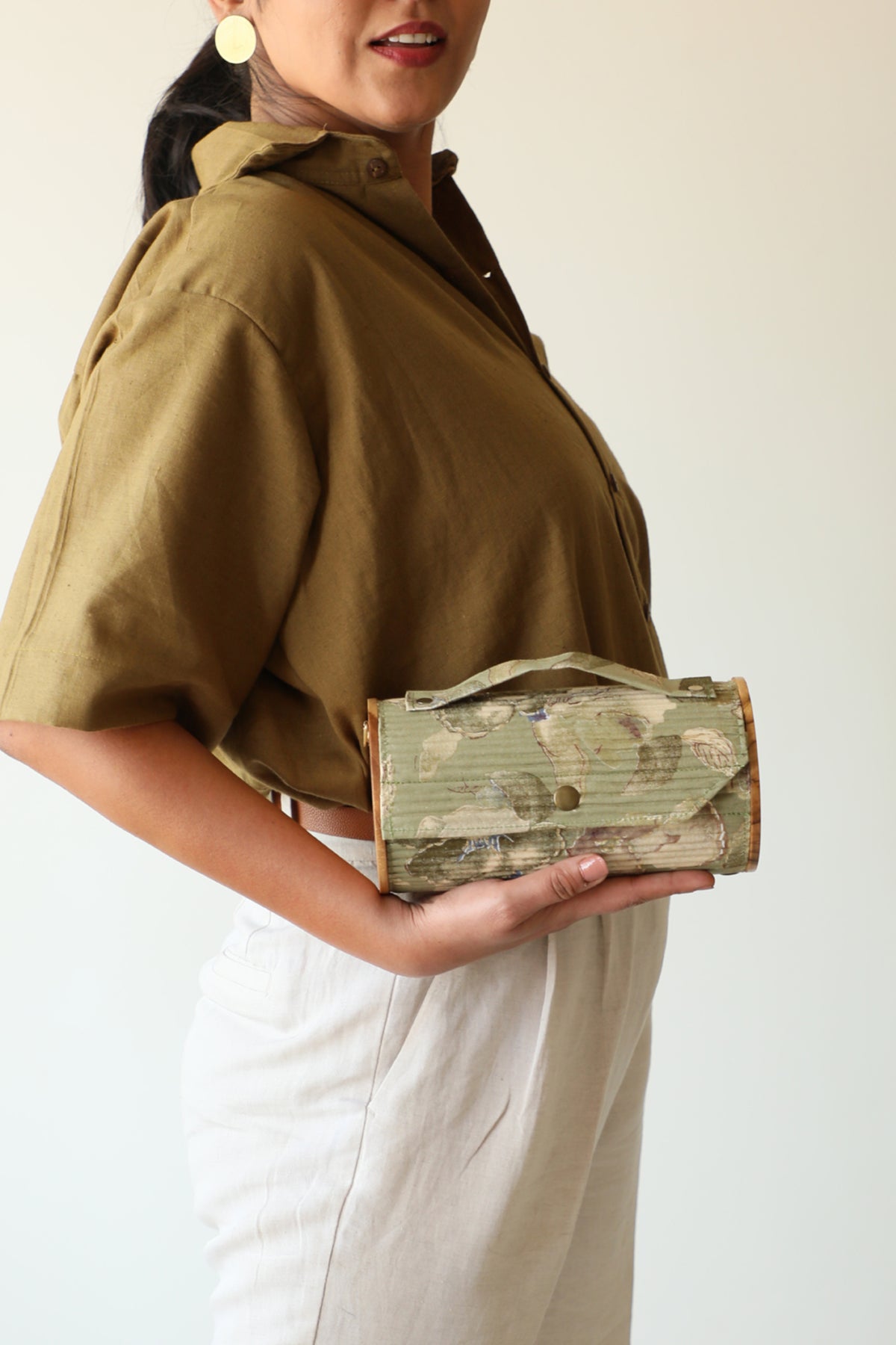 Lily Love Round Clutch - Single Sleeve