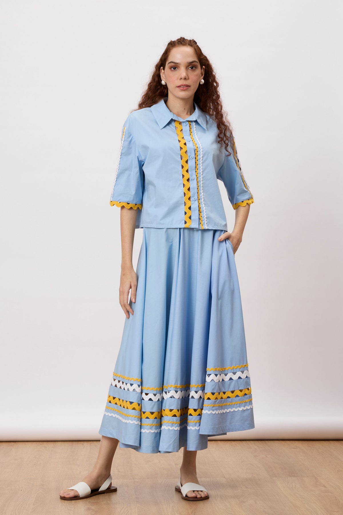 Veresa Dutch Blue Crop Shirt